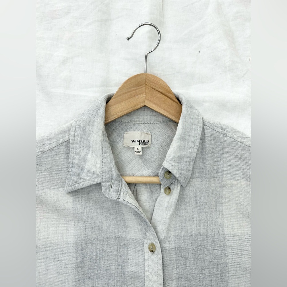 Aritzia Wilfred Free Daphne Boyfriend Button Up Plaid Shirt - Picture 3 of 10